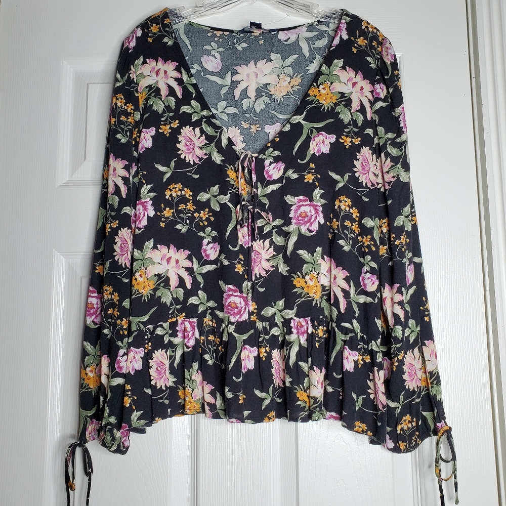 American Eagle size medium boho type blouse.Floral